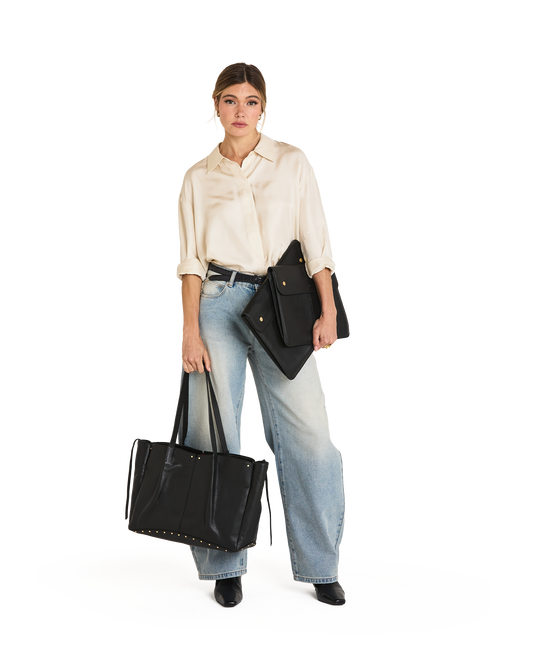 Miranda-Laptop-Sleeve-14-Black-BG-Model-View