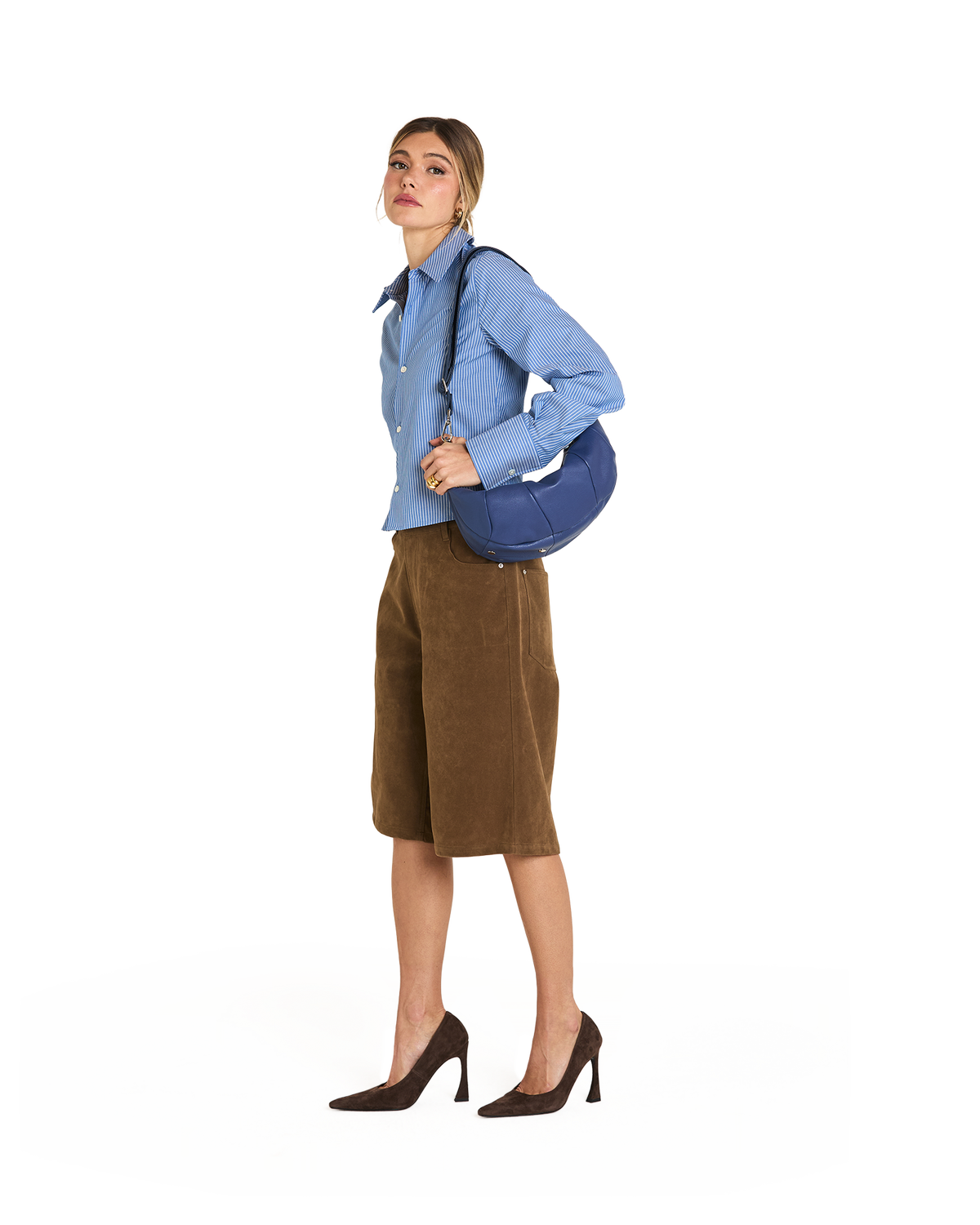 Model height is 5'9''