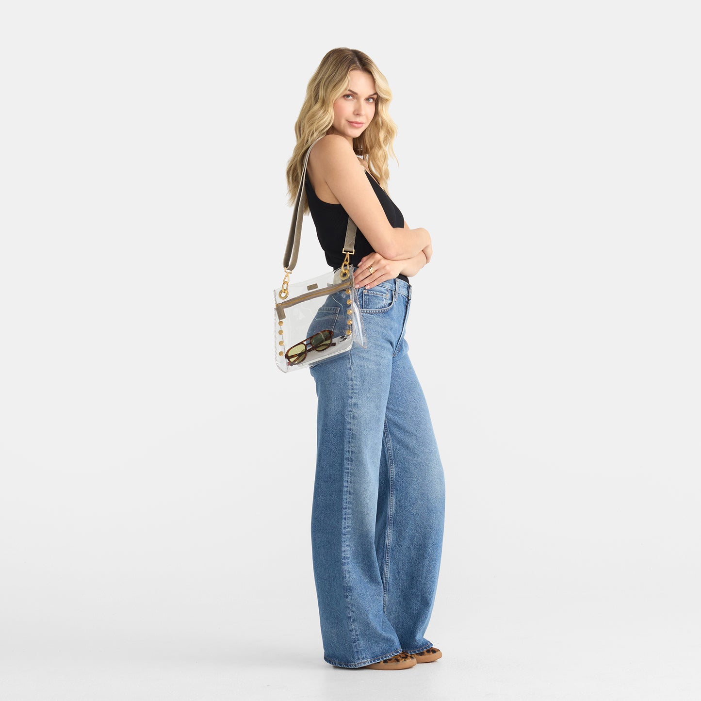 Model height is 5'9''