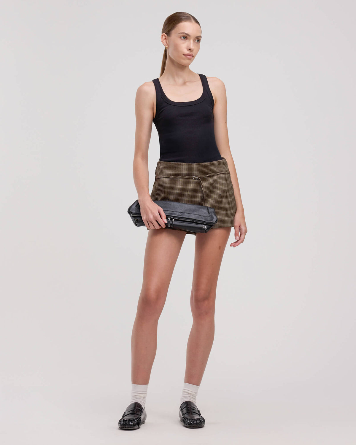 Model height is 5'10''