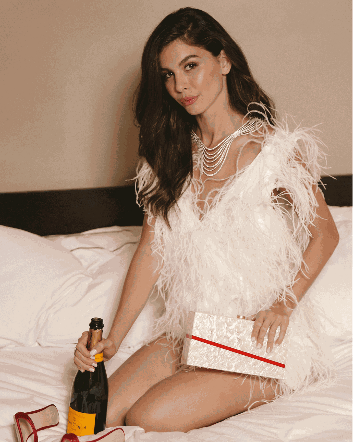 Soiree-Clutch-Carrara-Blush-BG-Model-View-5