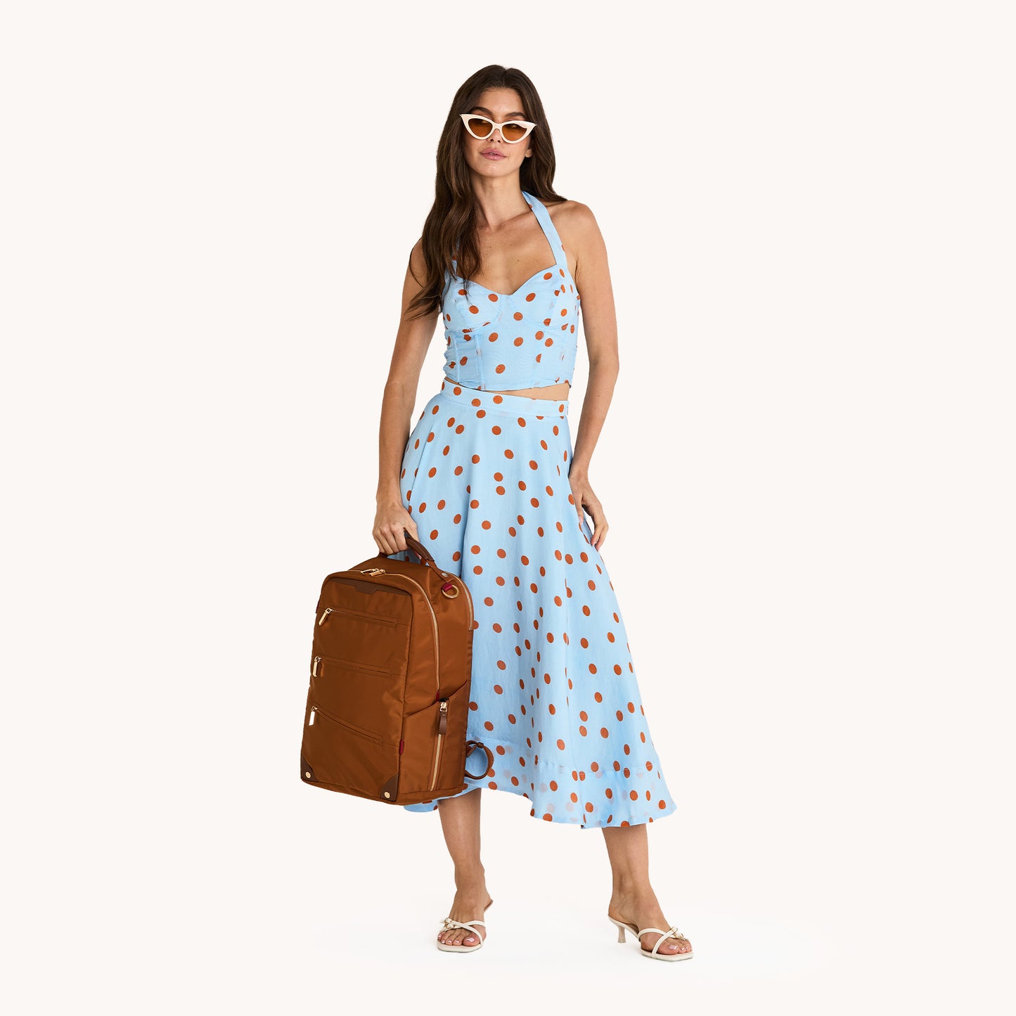 Model height is 5'9''