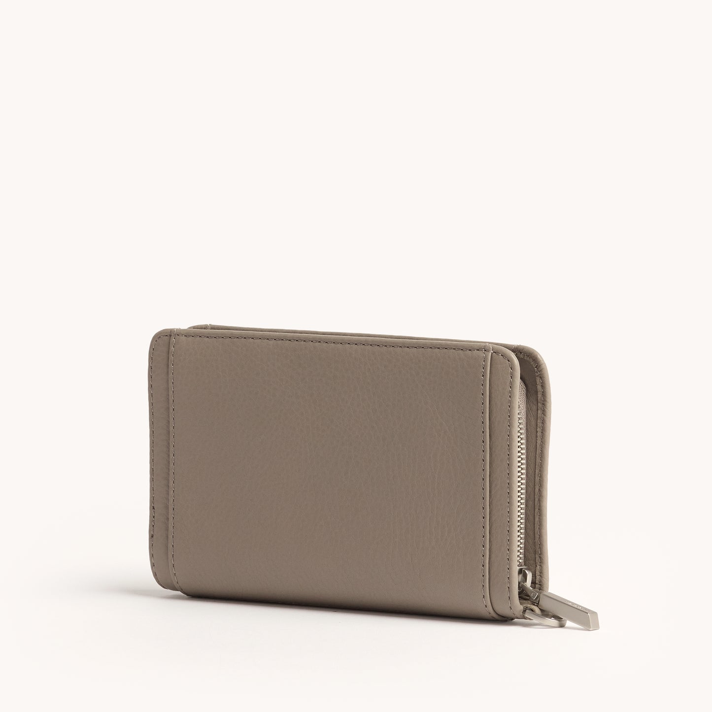 Bryant-Wallet-Pewter-Pebble-BS-Detail-View