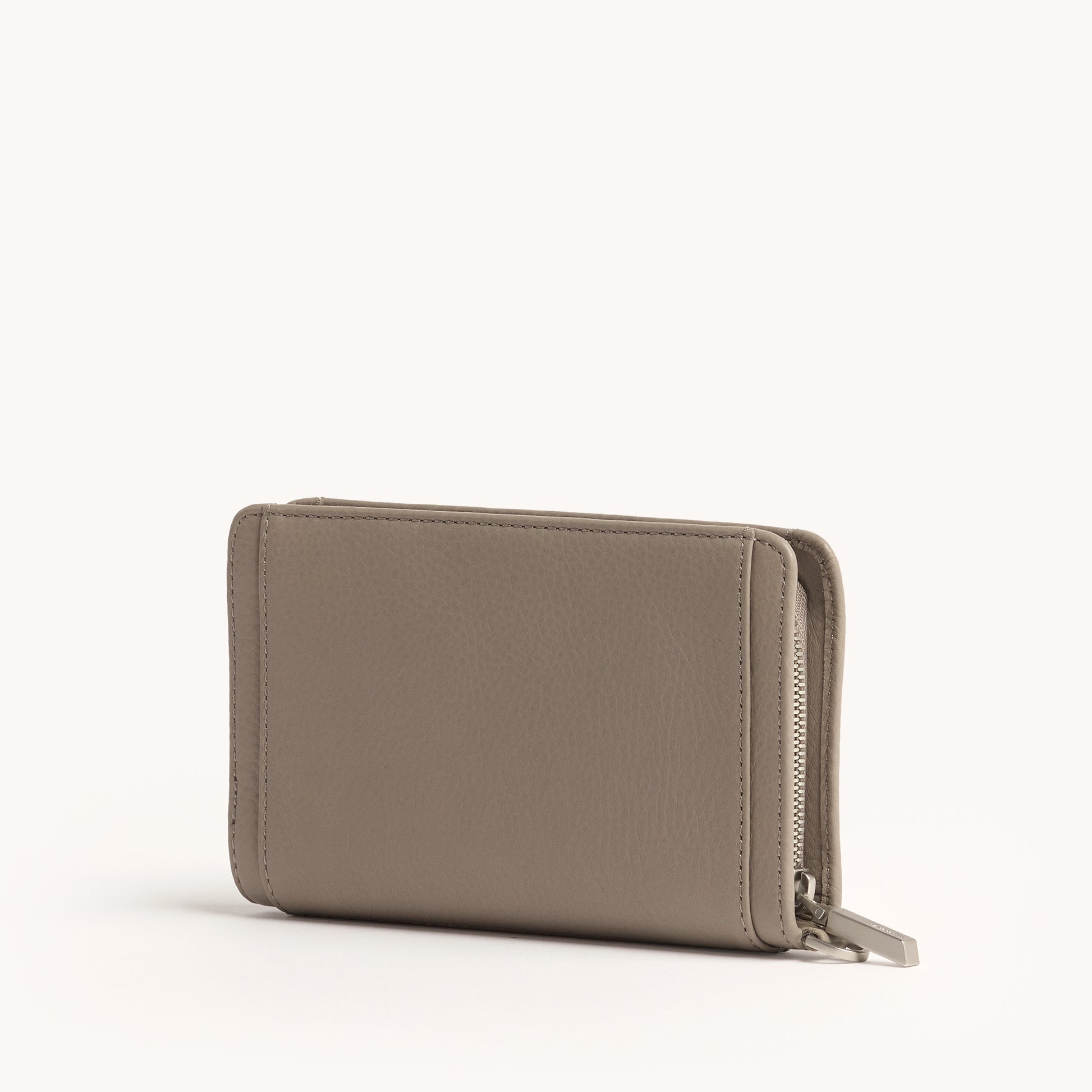 Bryant-Wallet-Pewter-Pebble-BS-Detail-View