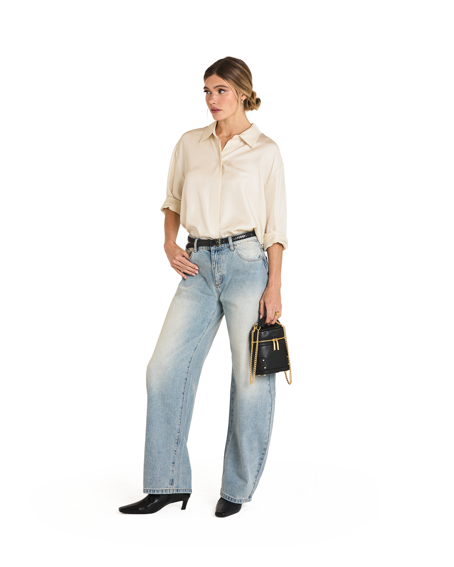 Model height is 5'9''