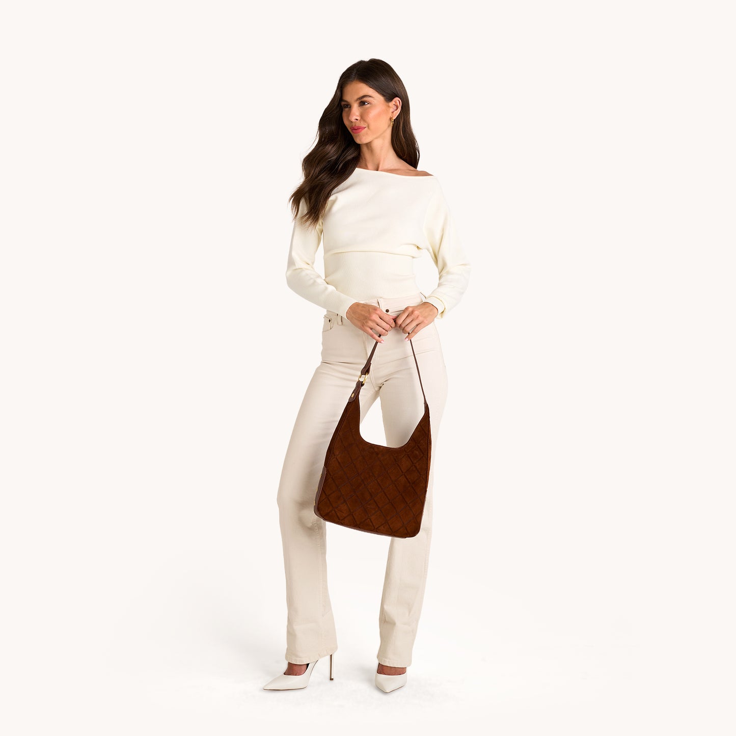 Model height is 5'9.5''