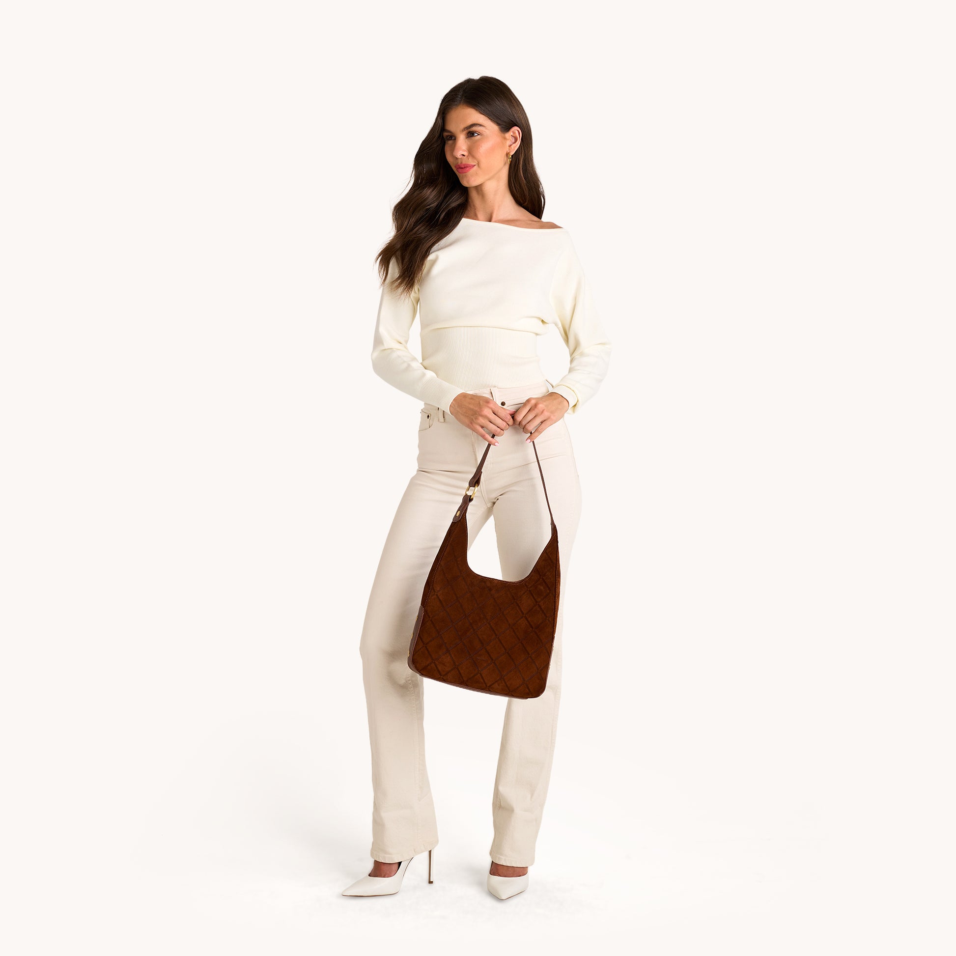 Model height is 5'9.5''