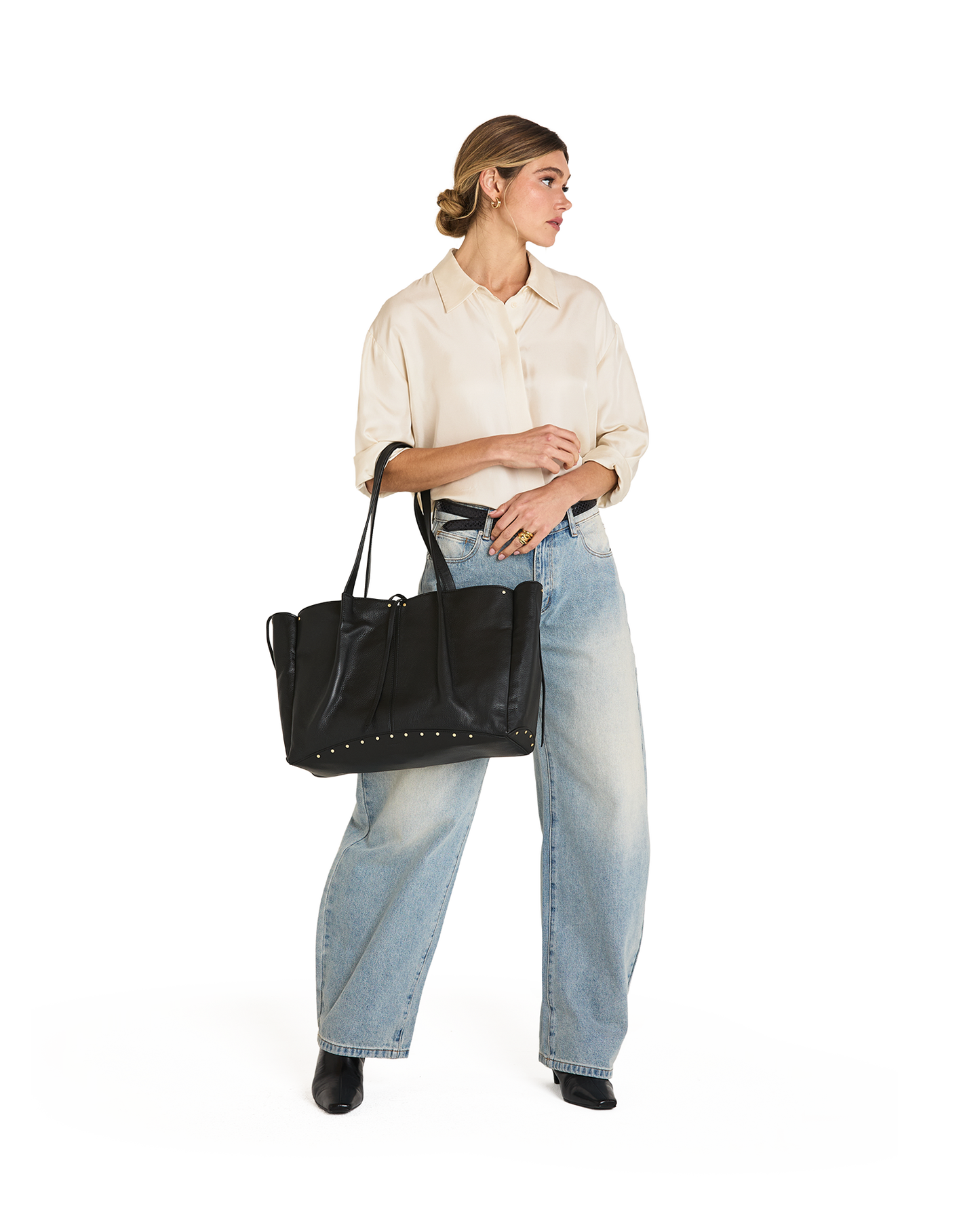 Model height is 5'9''