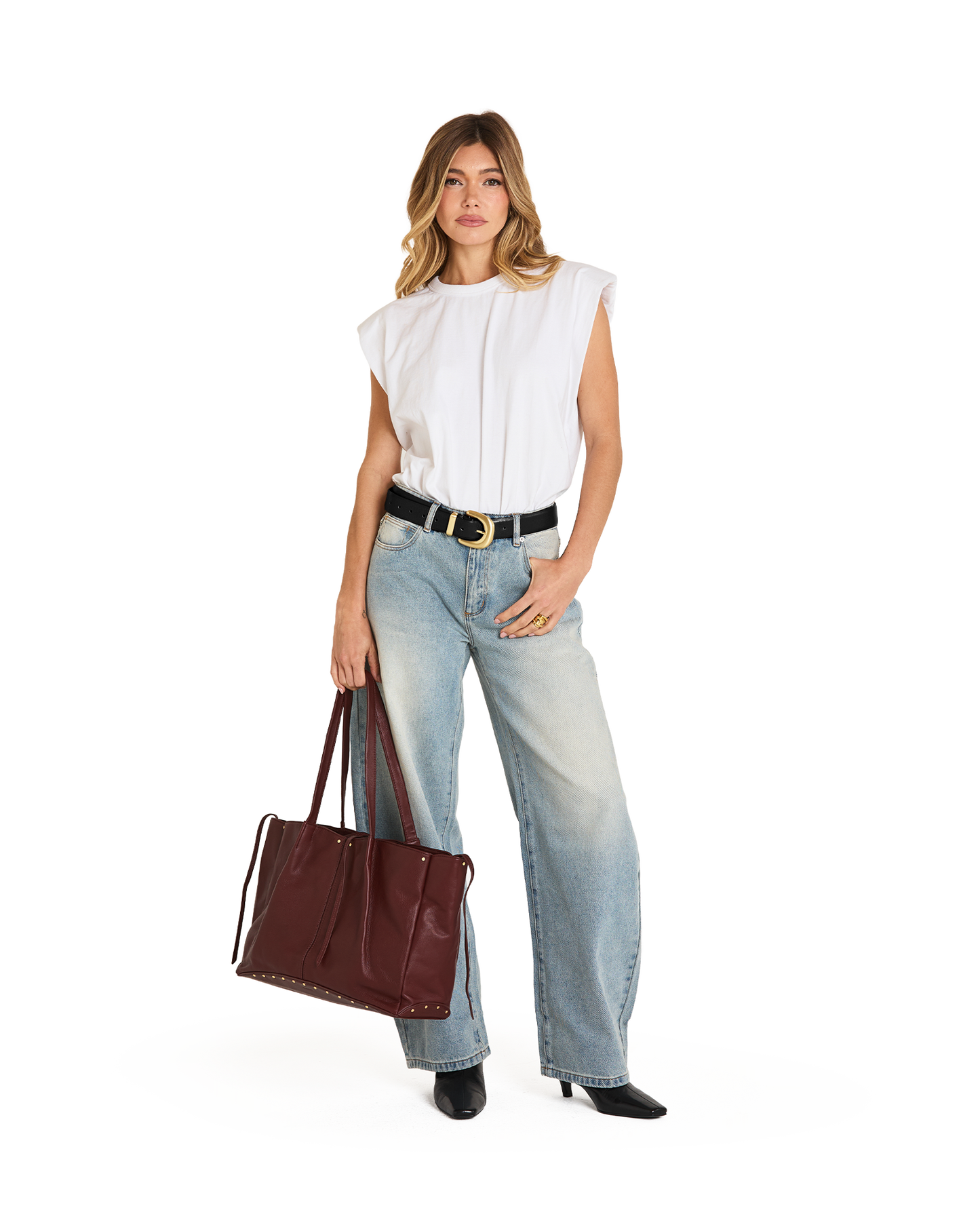 Model height is 5'9'