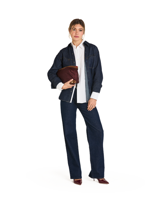 Model height is 5'9''