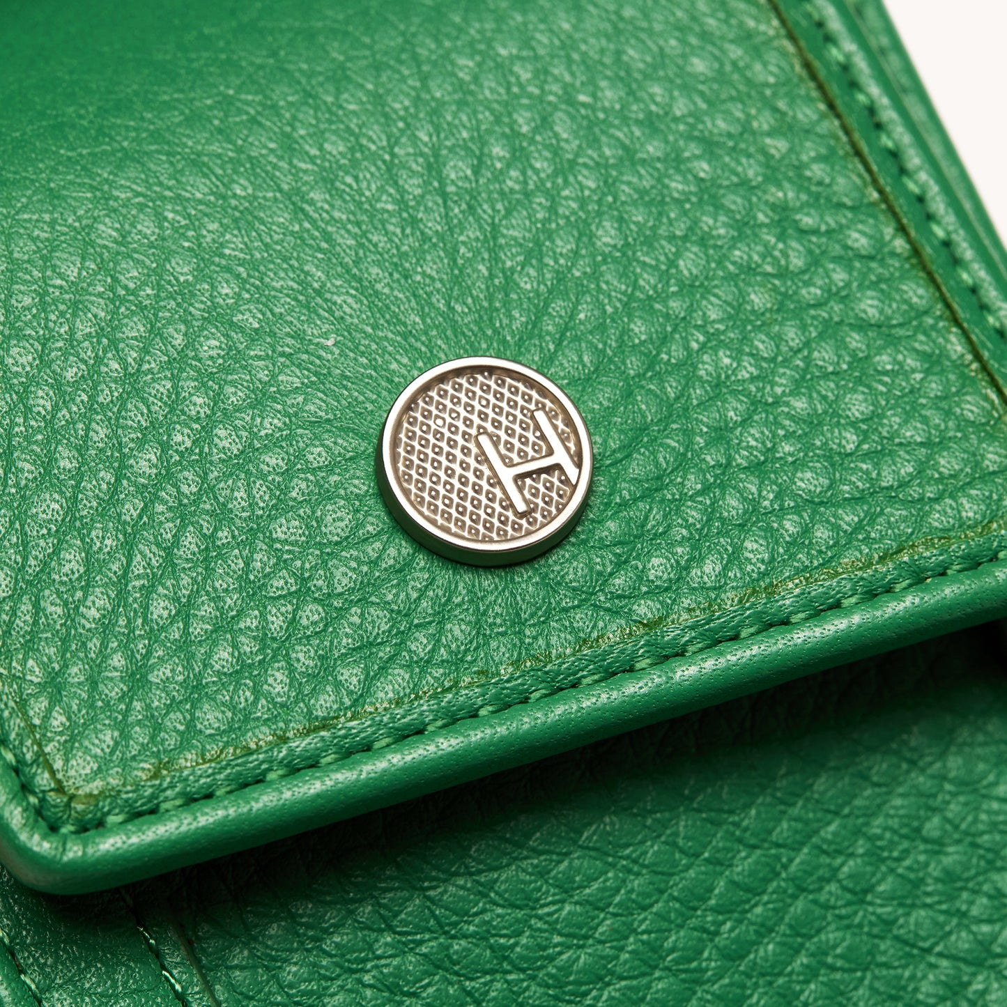 Sunny-Carrier-Lime-Zest-BS-Front-View-Detail