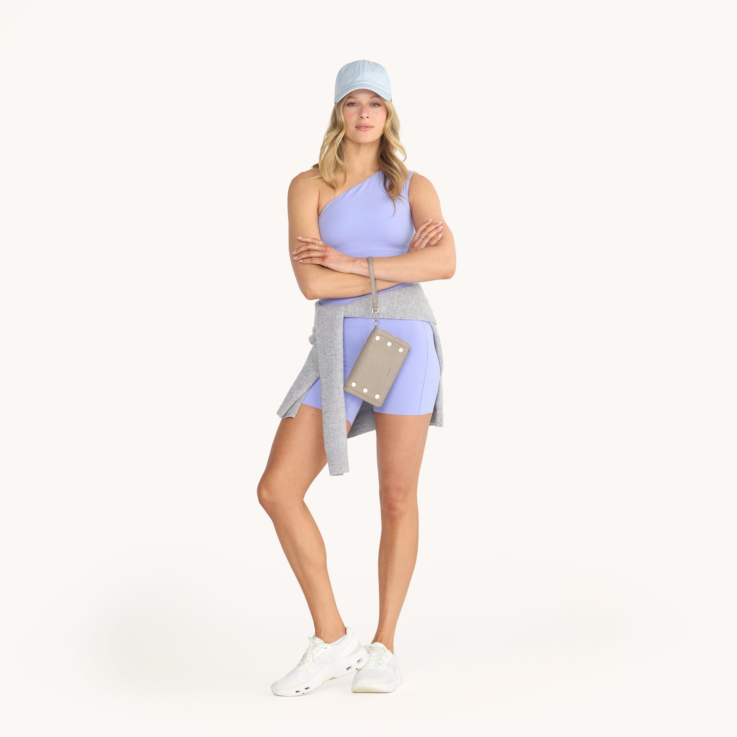 Model height is 5'8.5''