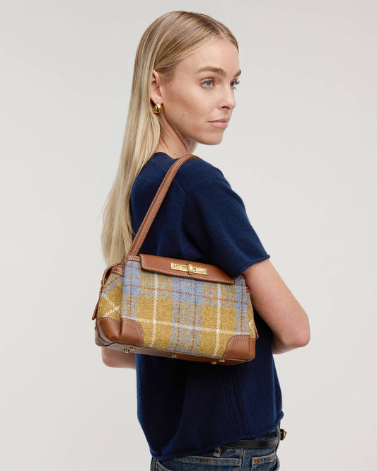 Charlotte-Med-Highlands-Tweed-AG-Model-View