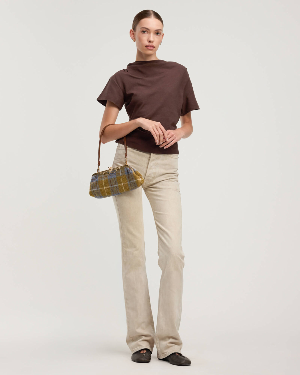 Model height is 5'10''