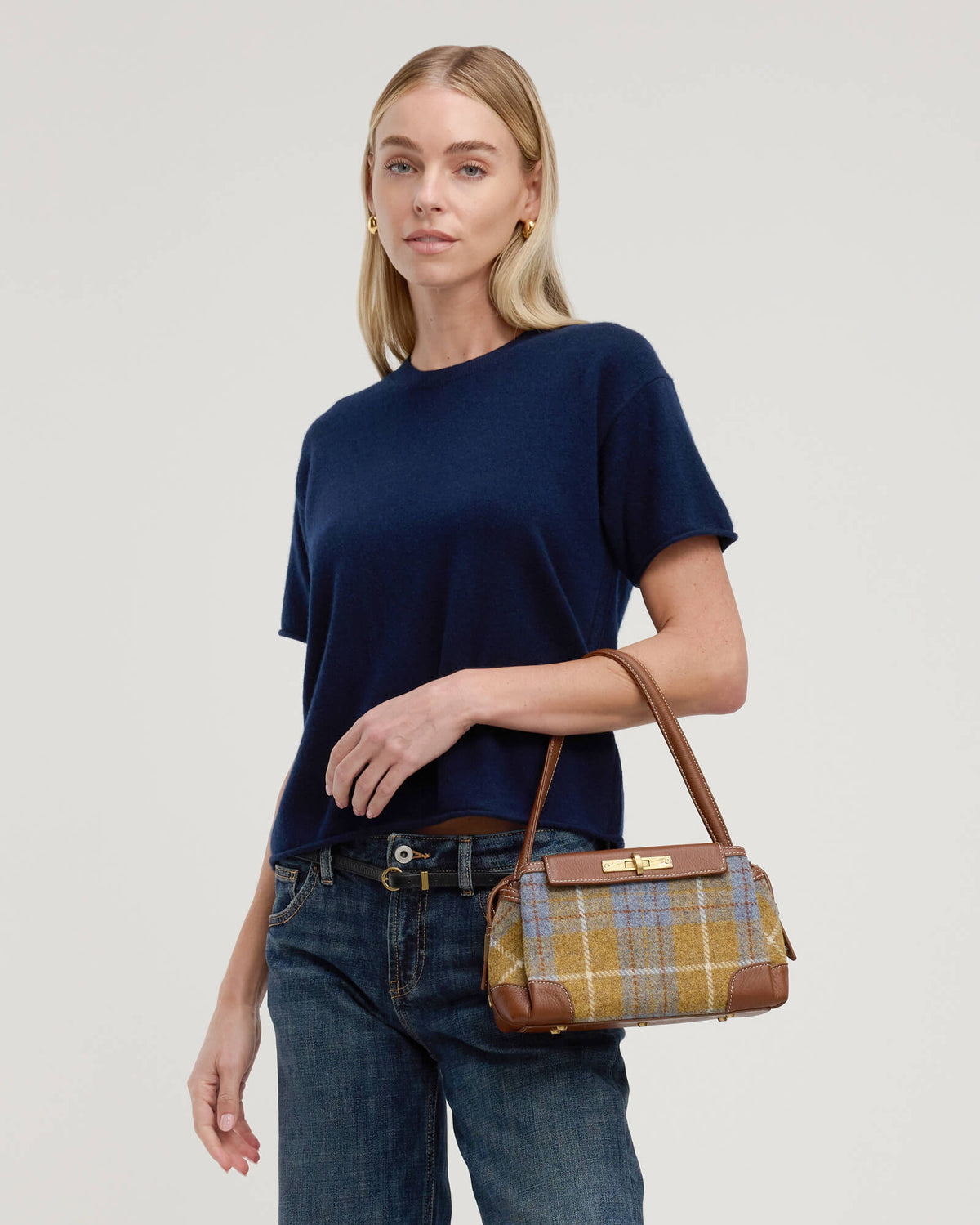 Charlotte-Med-Highlands-Tweed-AG-Model-View-2