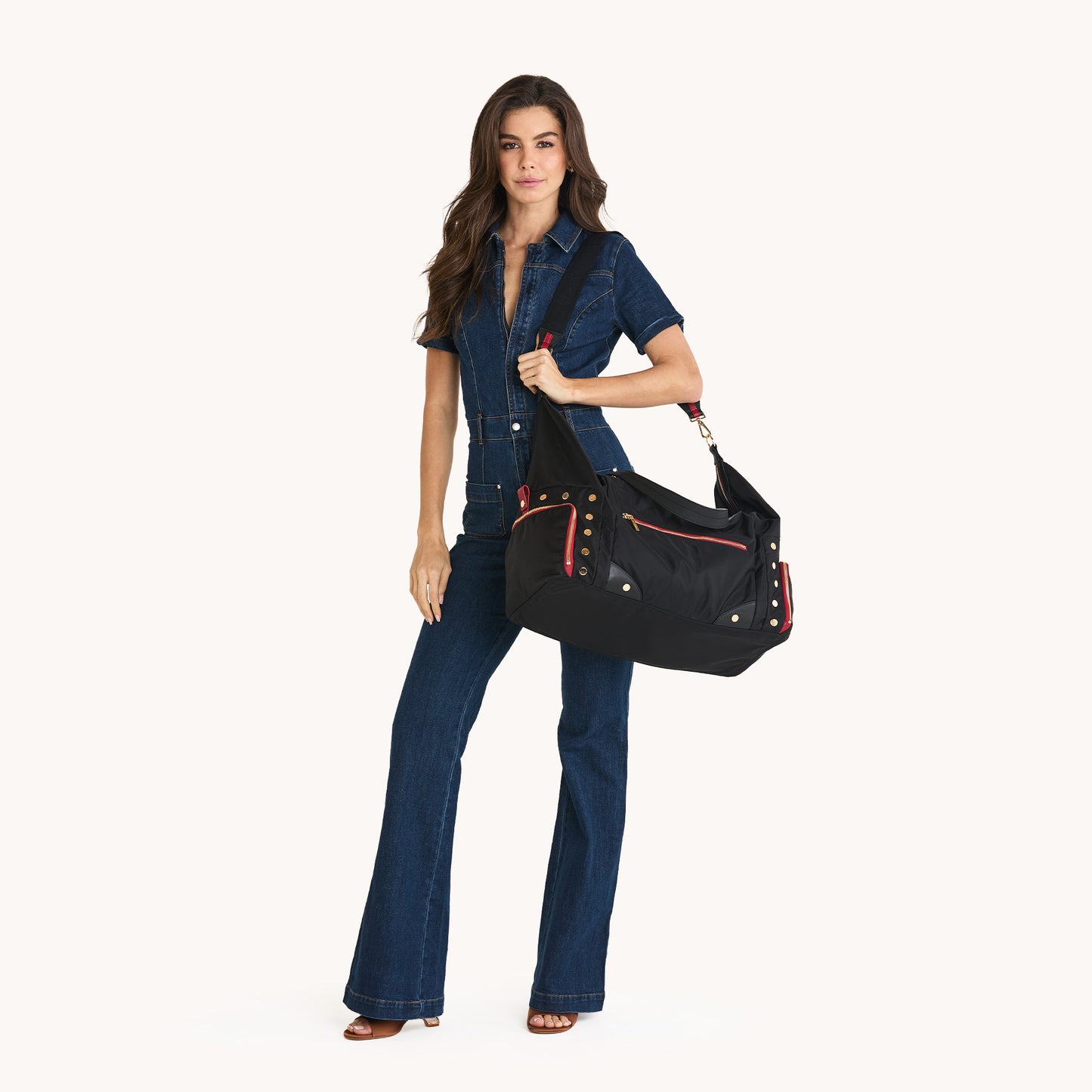 Model height is 5'9''