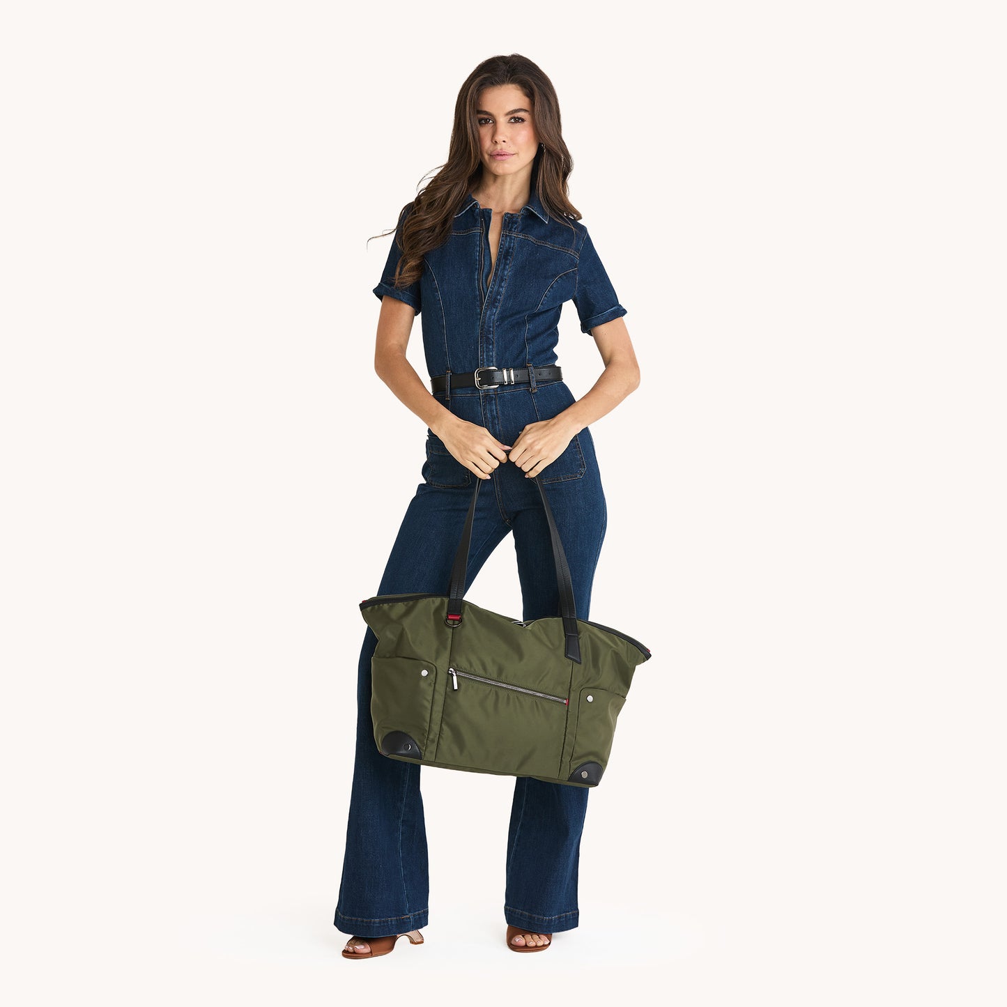 Model height is 5'9''