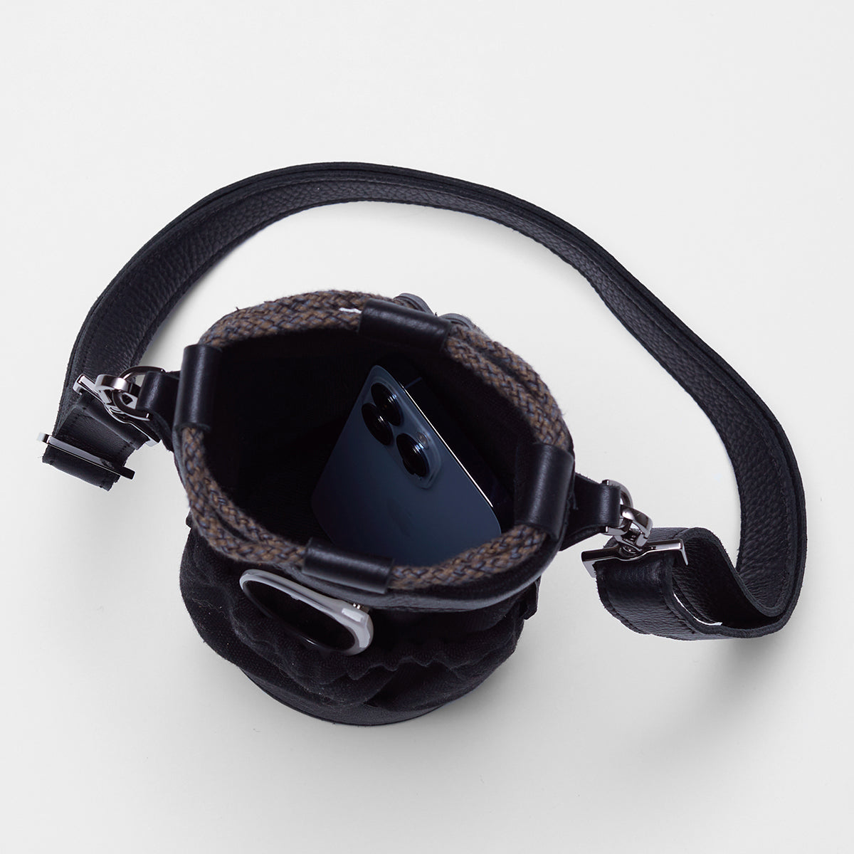 Runyon-Black-Inside-View