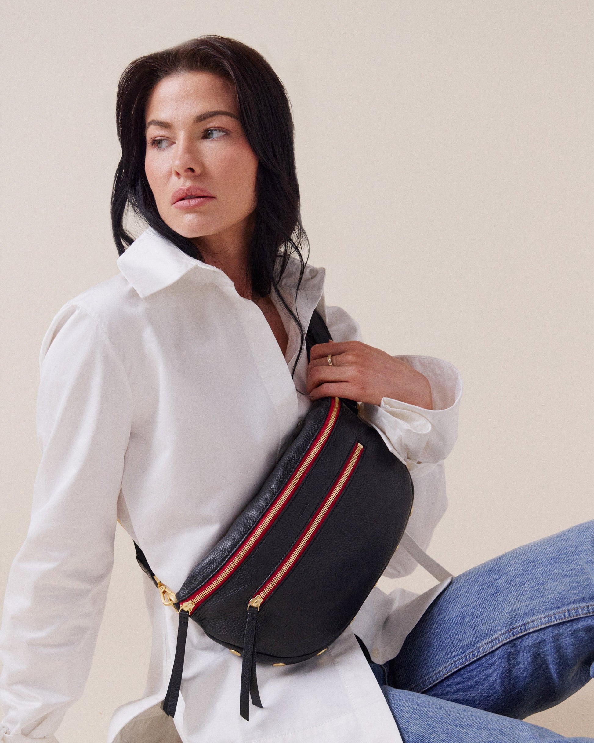 Charles-Crossbody-Lrg-Black-BG-Red-Zip-Model-View-6