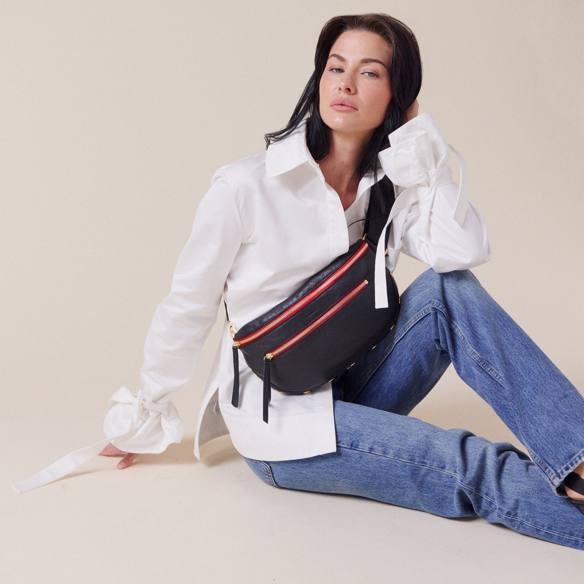 Charles-Crossbody-Lrg-Black-BG-Red-Zip-Model-View-5