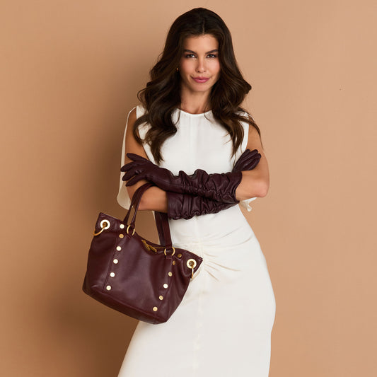 Daniel-Med-Cherrywood-Pebble-BG-Model-View-1