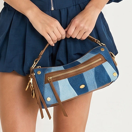 Absolutely beautiful handbag.