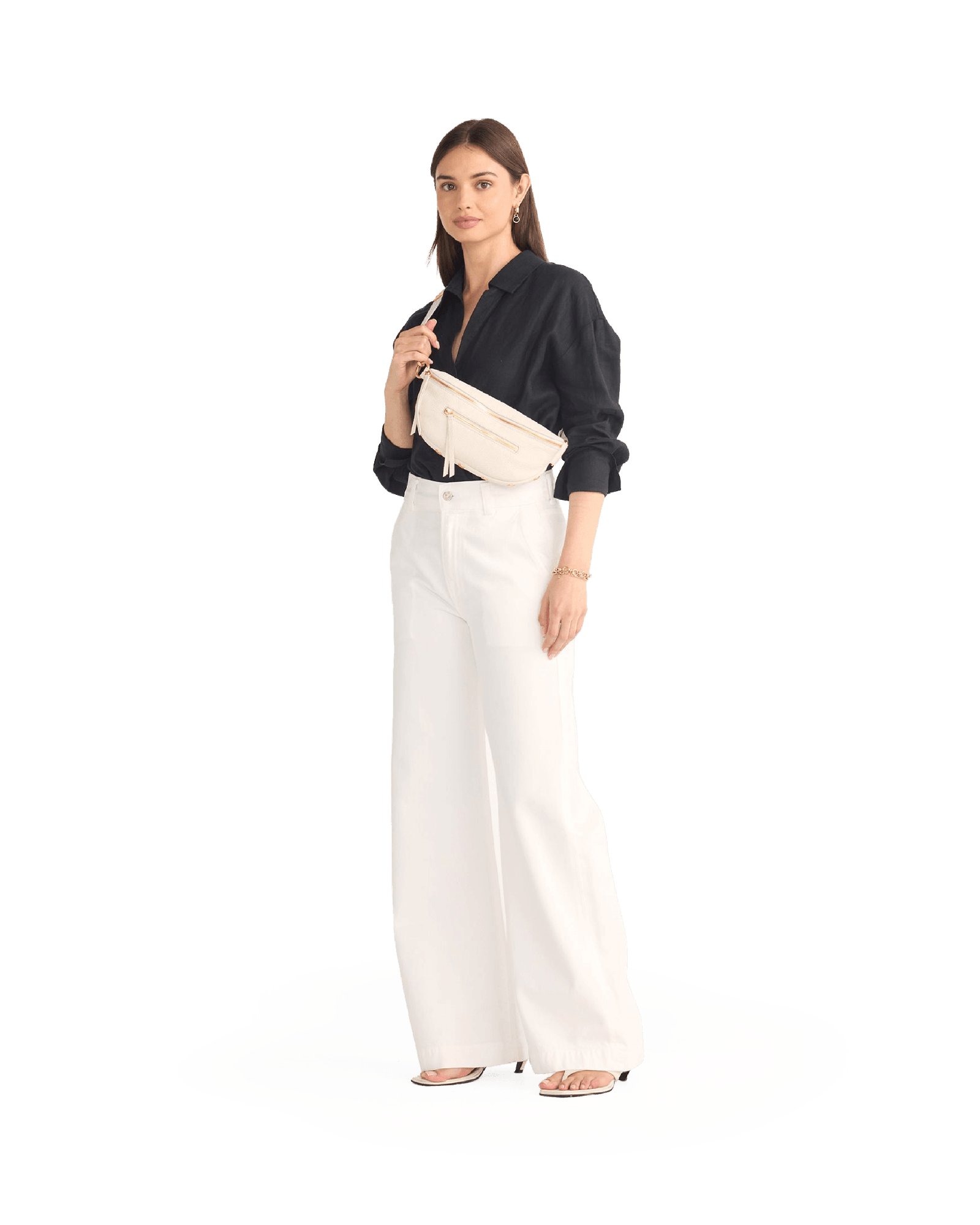 Model height is 5'9.5''