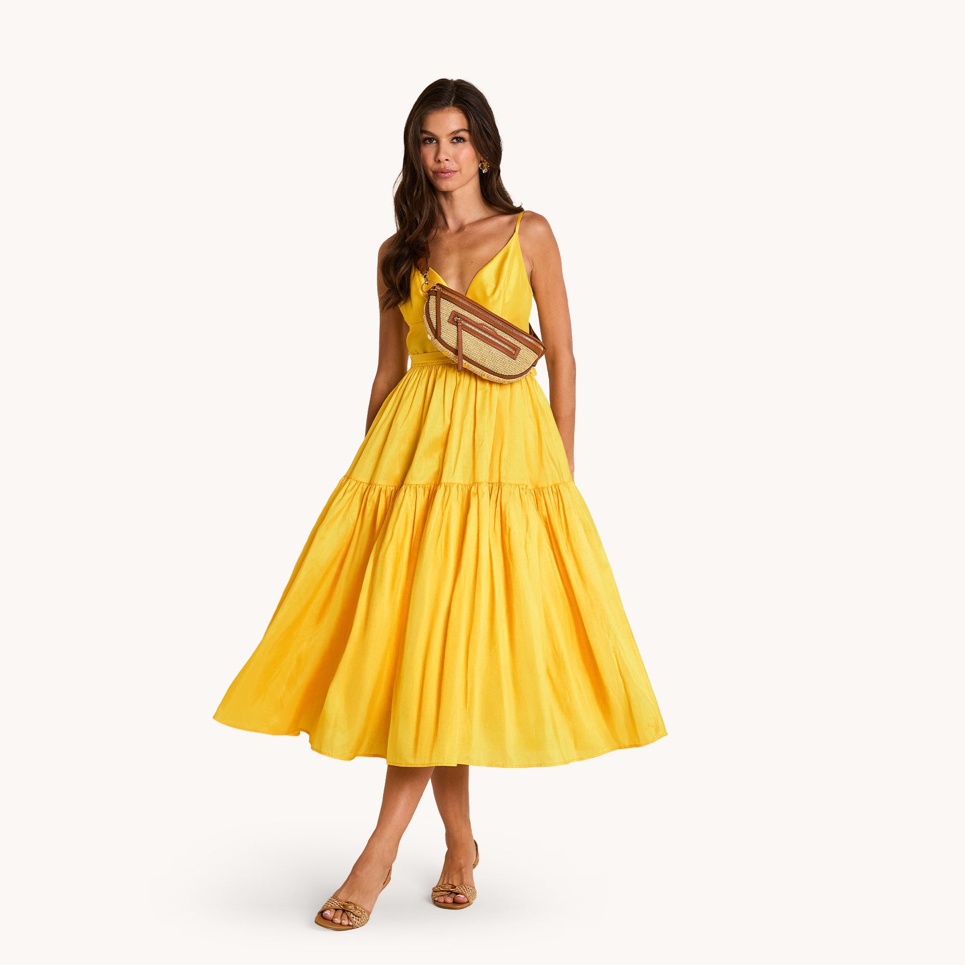 Model height is 5'9.5''