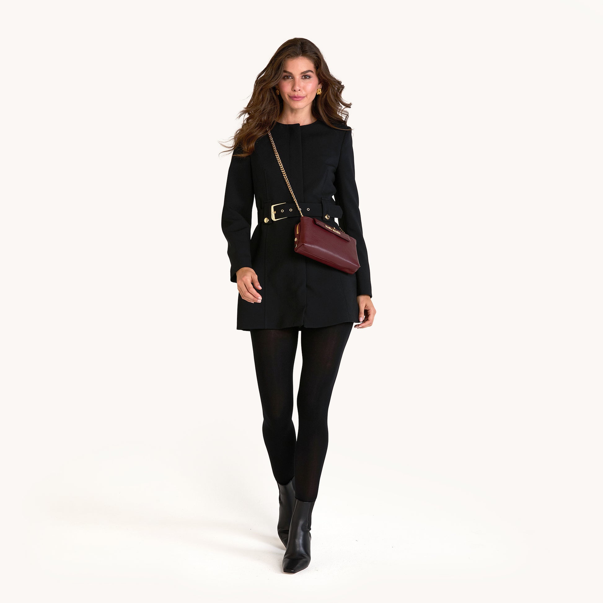 Model height is 5'9.5''