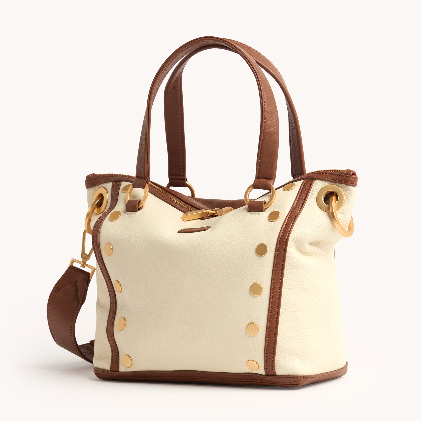 Daniel-Med-Courtyard-Cream-BG-Front-Side-View