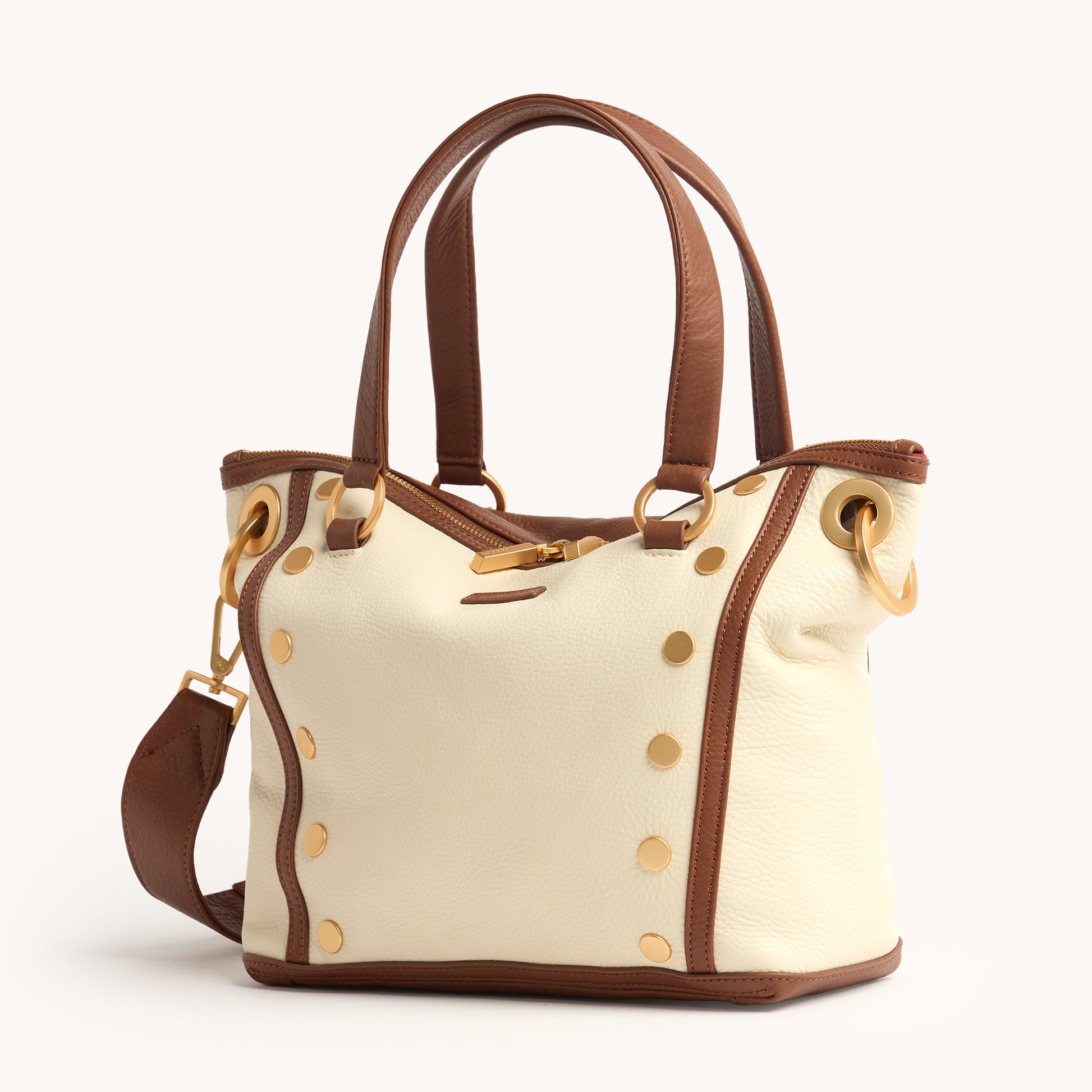 Daniel-Med-Courtyard-Cream-BG-Front-Side-View