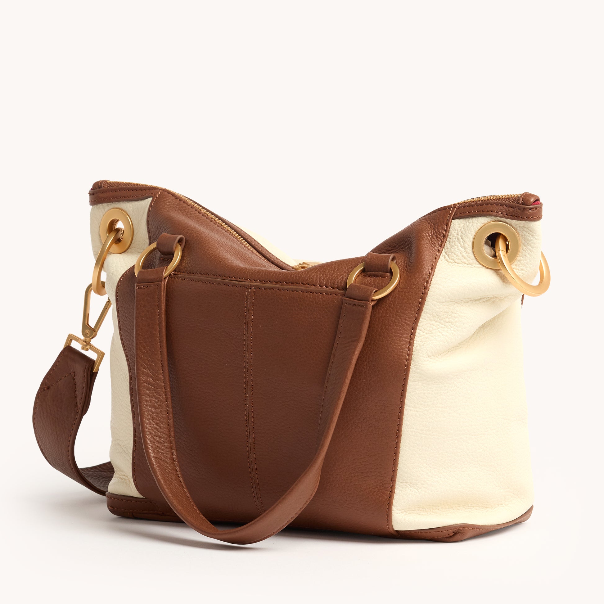 Daniel-Med-Courtyard-Cream-BG-Back-View