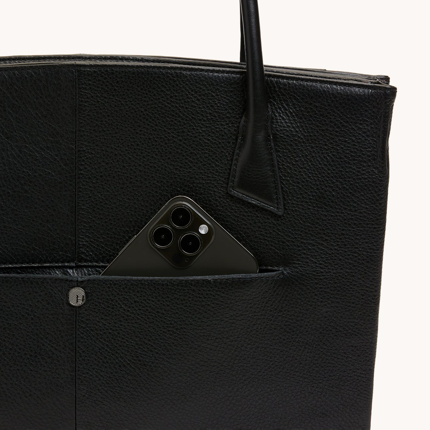 Elle-Work-Carry-Black-GM-Back-View
