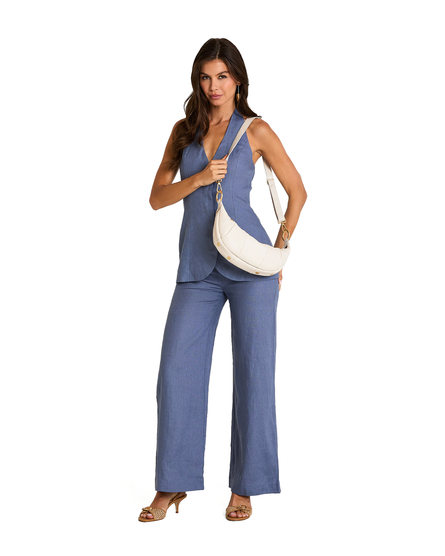 Model height is 5'9.5''