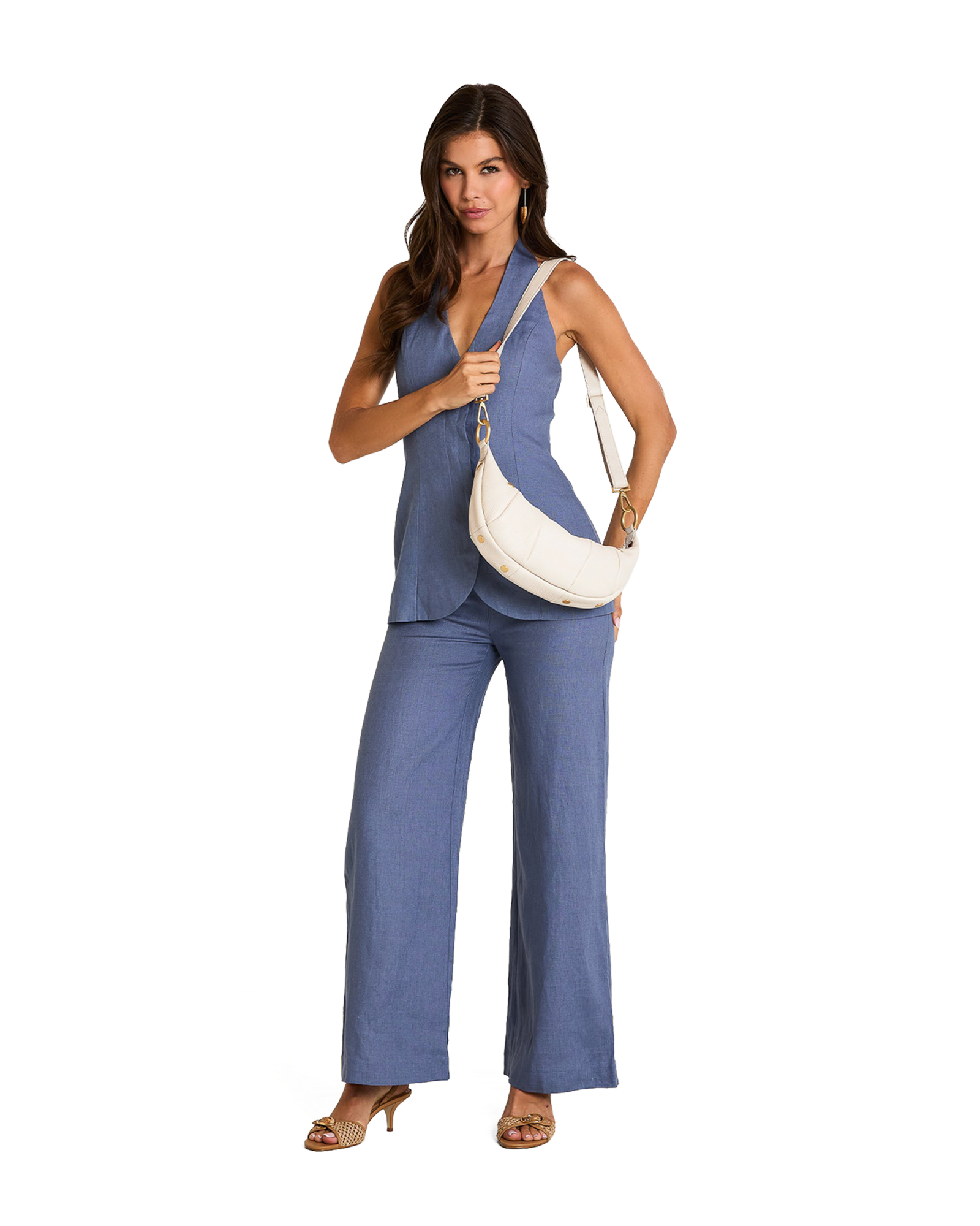 Model height is 5'9.5''