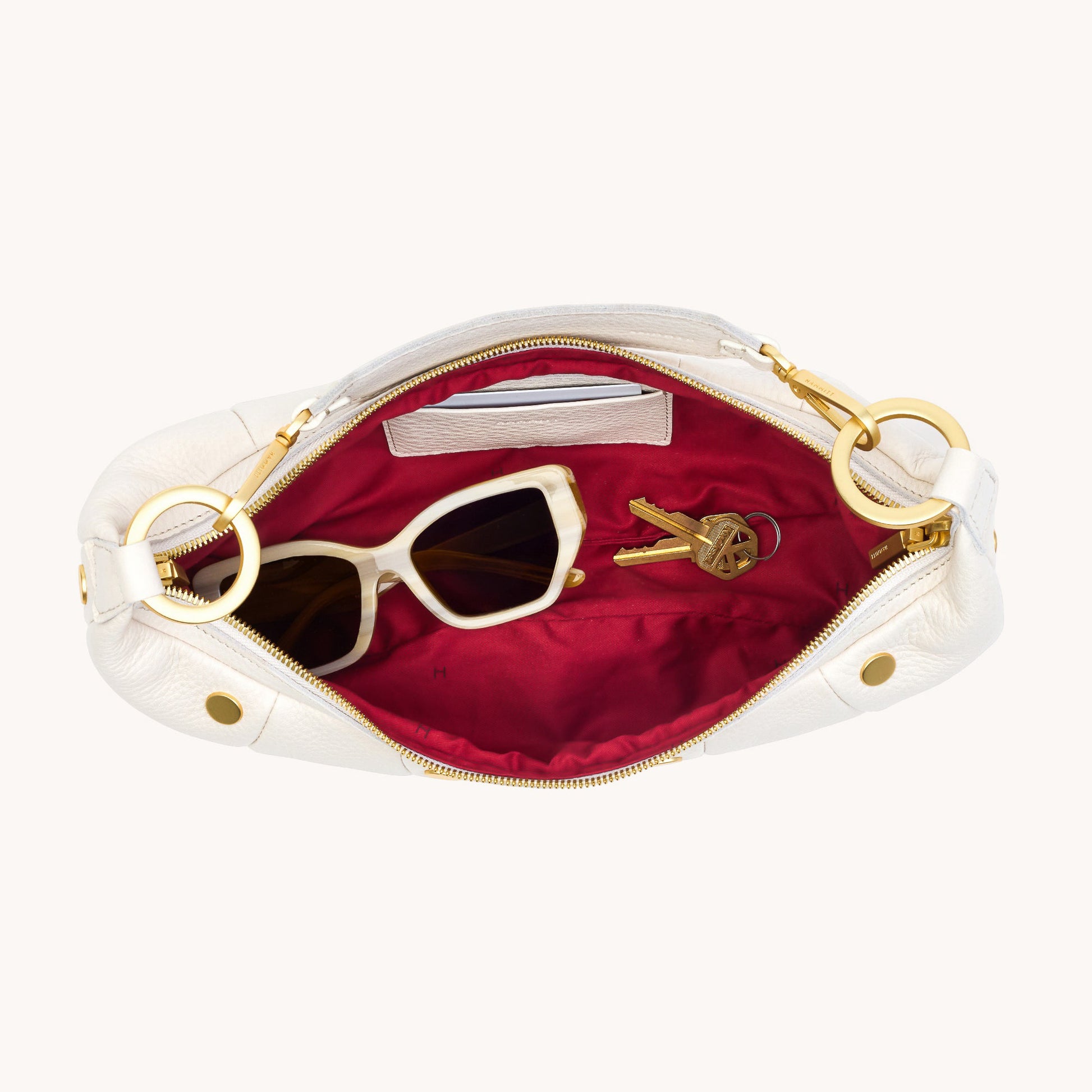 Erica-Sml-Calla-Lily-White-BG-Inside-View