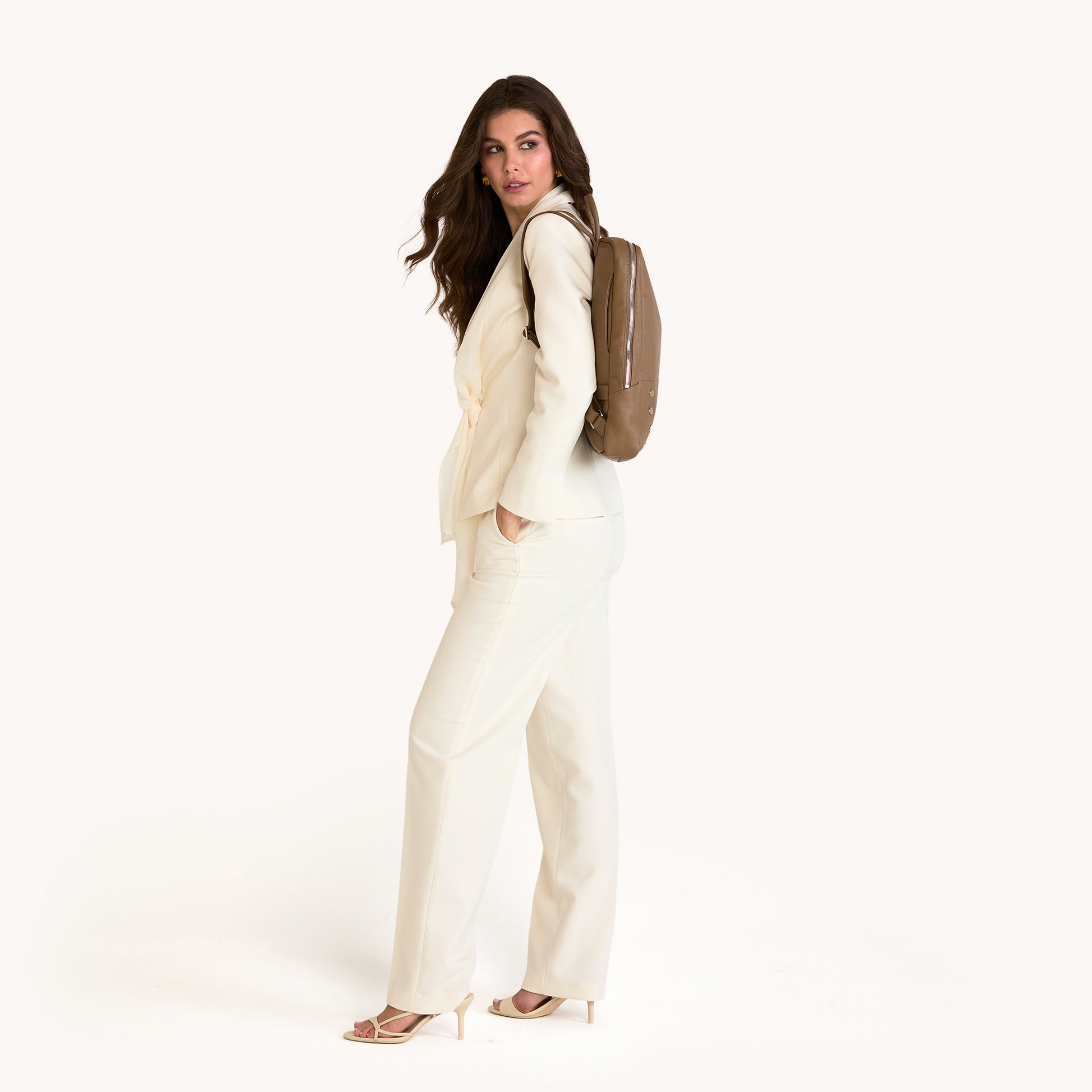 Hunter-Backpack-Dune-S-Model-View