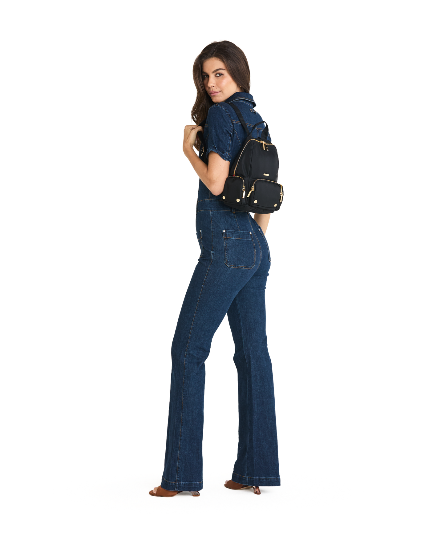 Model height is 5'9.5''