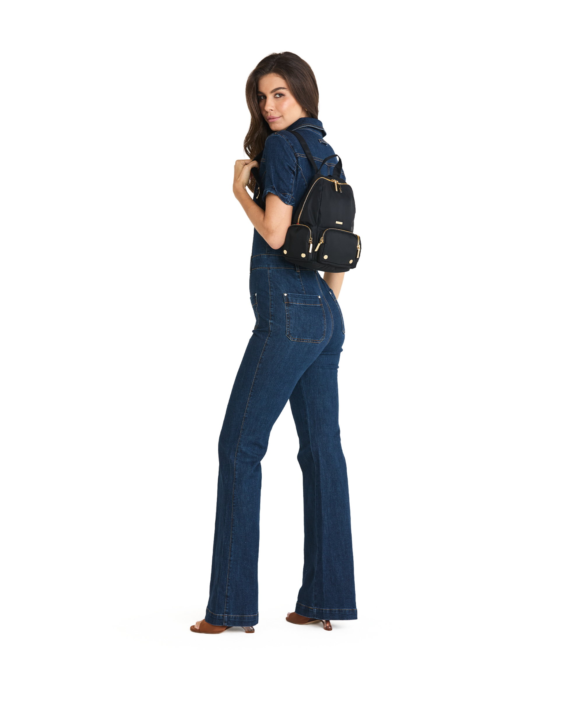 Model height is 5'9.5''
