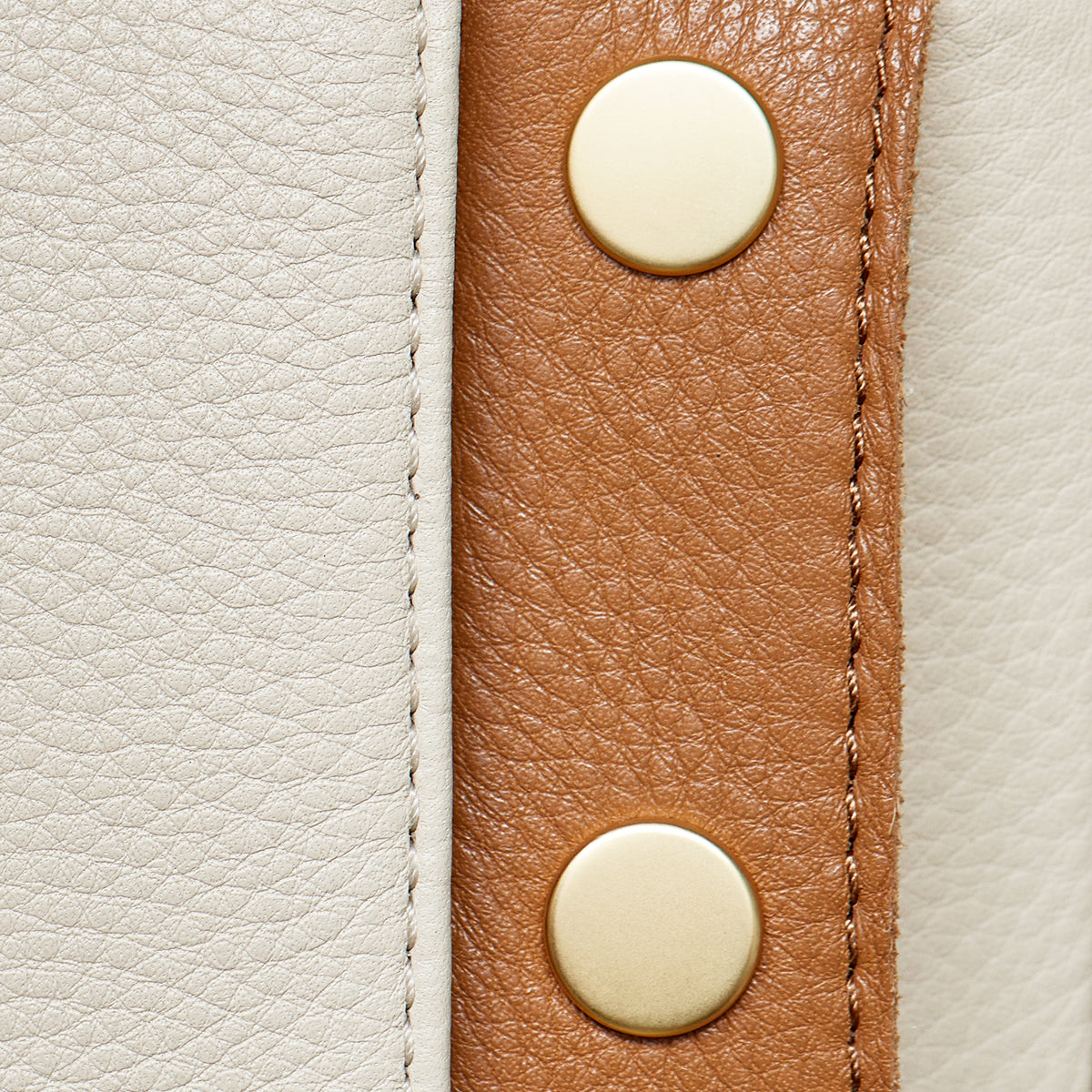 Kayce-Saddle-Cafe-Au-Lait-Leather-Swatch
