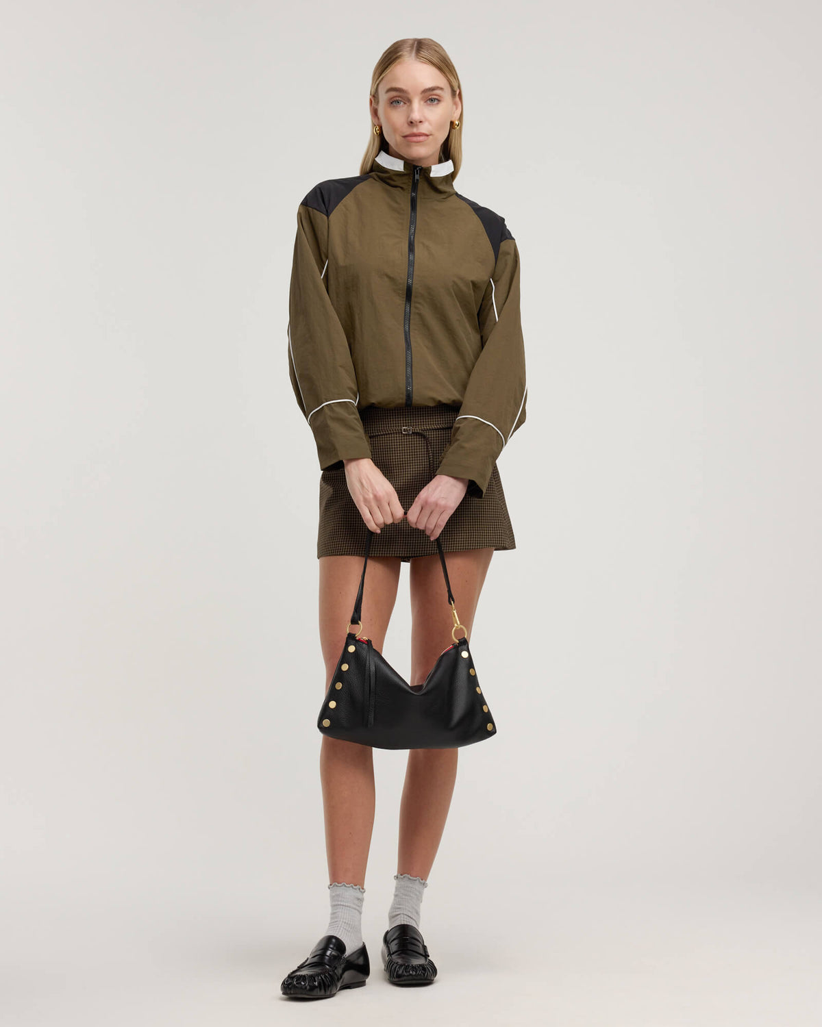 Model height is 5'10''