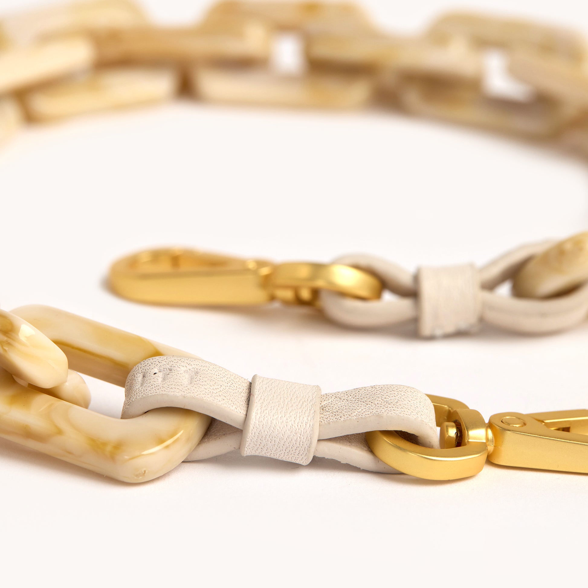 Latte-Shoulder-Strap-Calla-Lily-White-BG-Detail-View