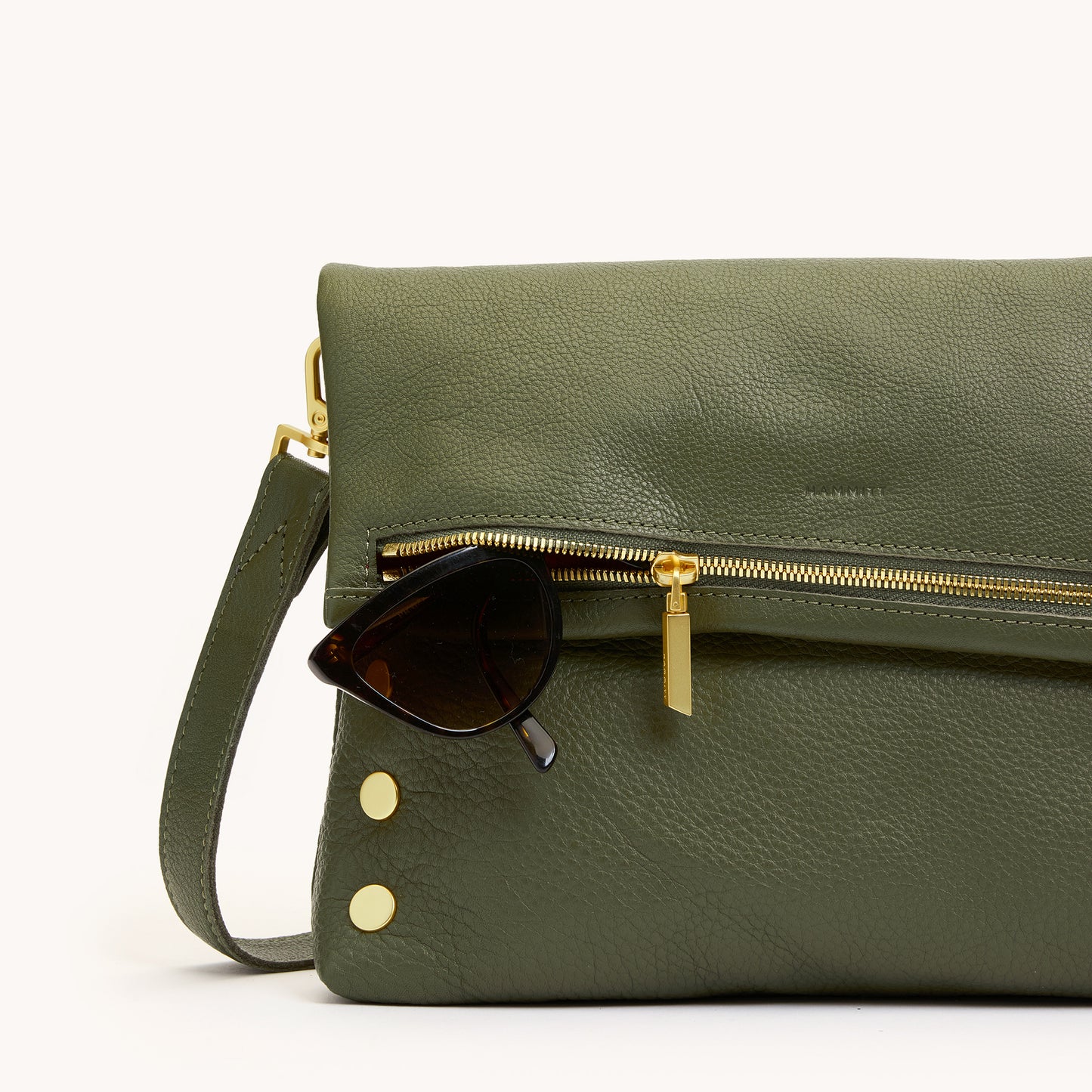 VIP-Lrg-Olive-BG-Front-Detail-View