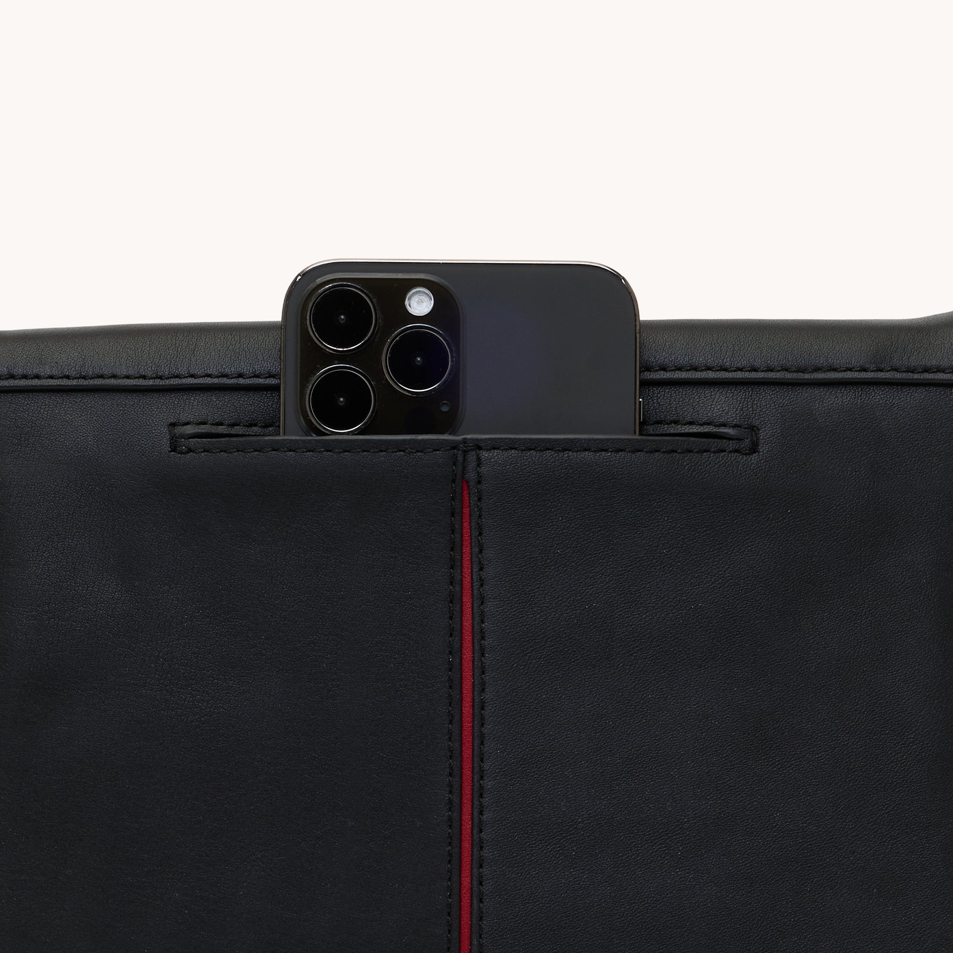 VIP-Med-Noir-Smooth-Raffia-GM-Back-View-Detail