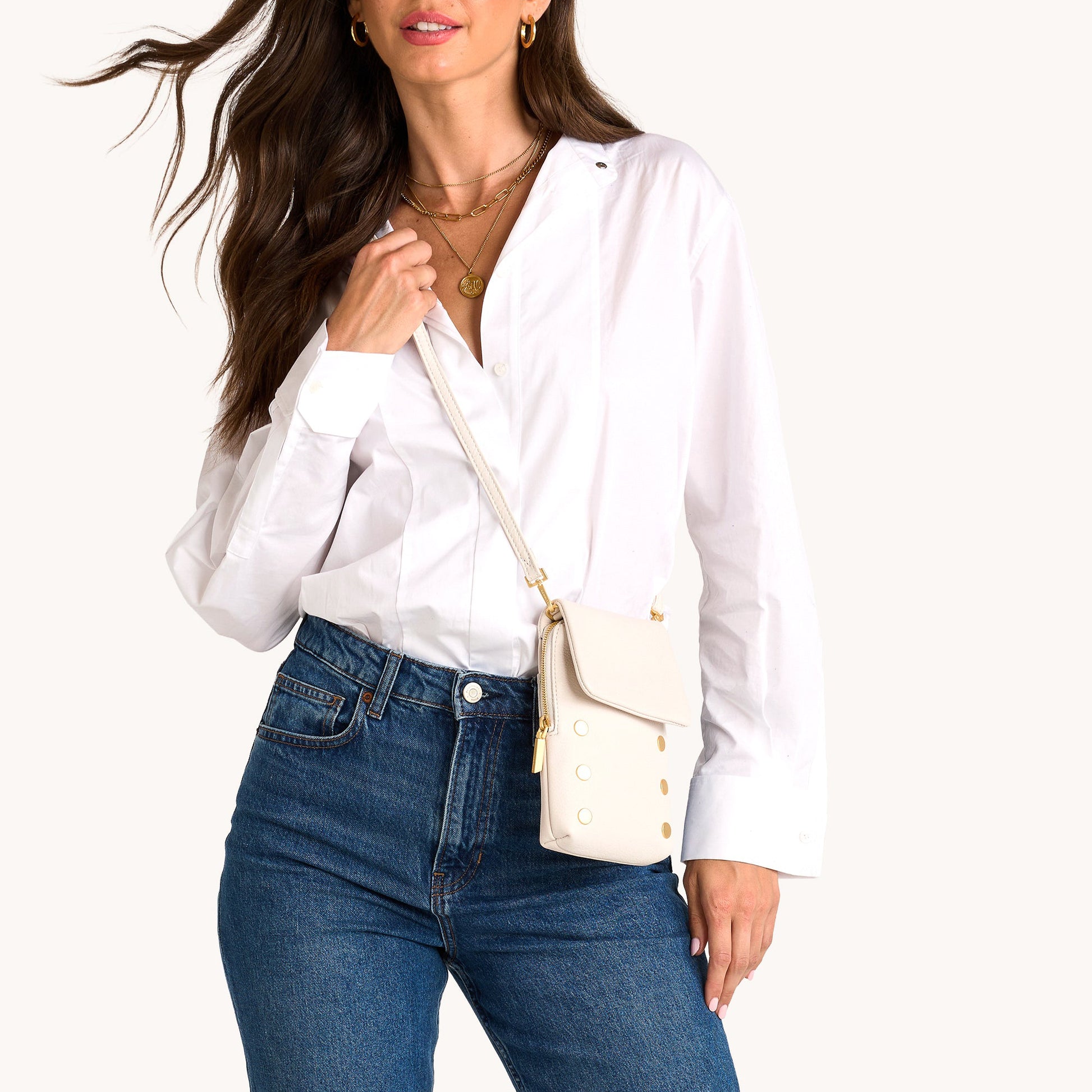 VIP-Mobile-Calla-Lily-White-BG-Model-View