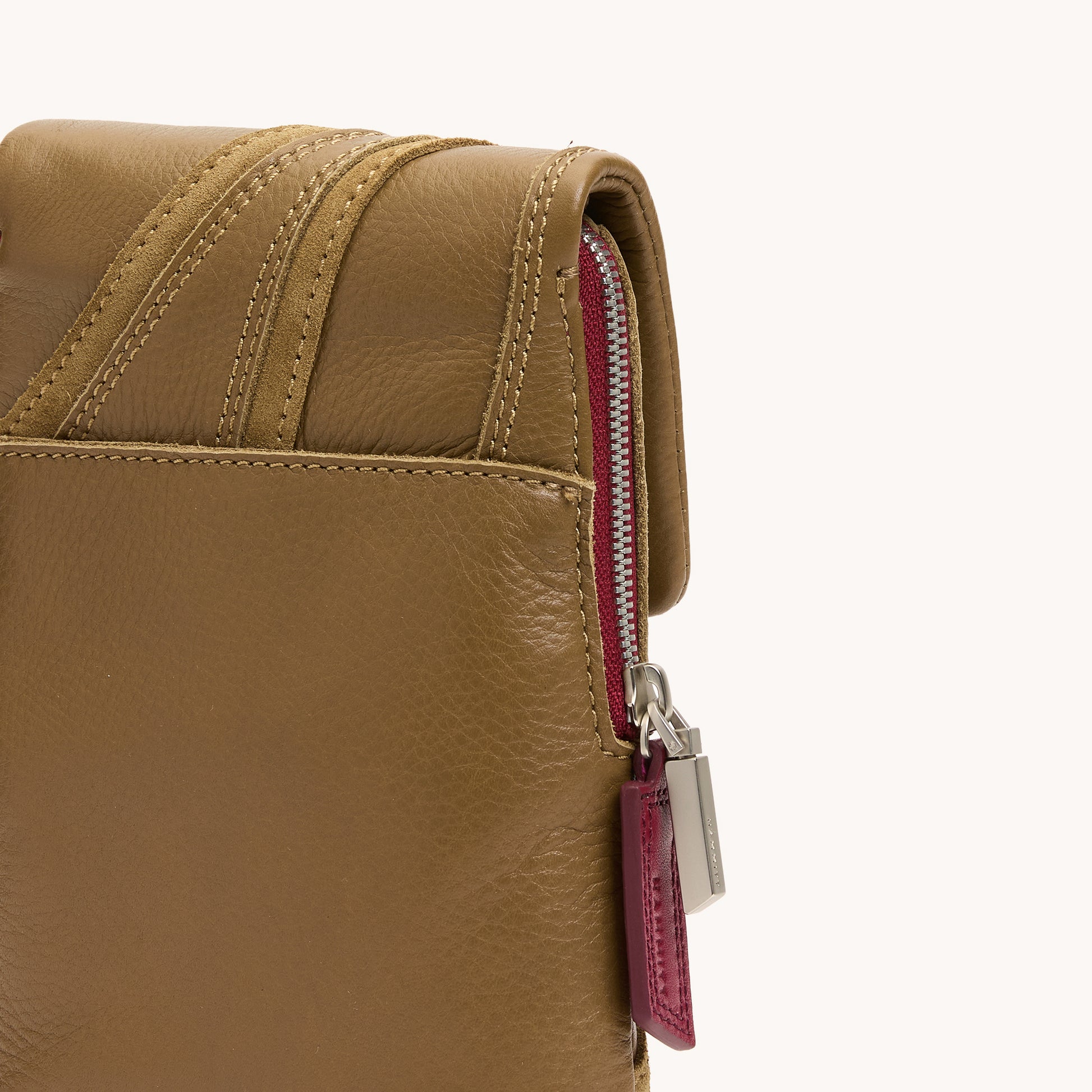 VIP-Mobile-High-Top-BS-Back-Zipped-Detail-View