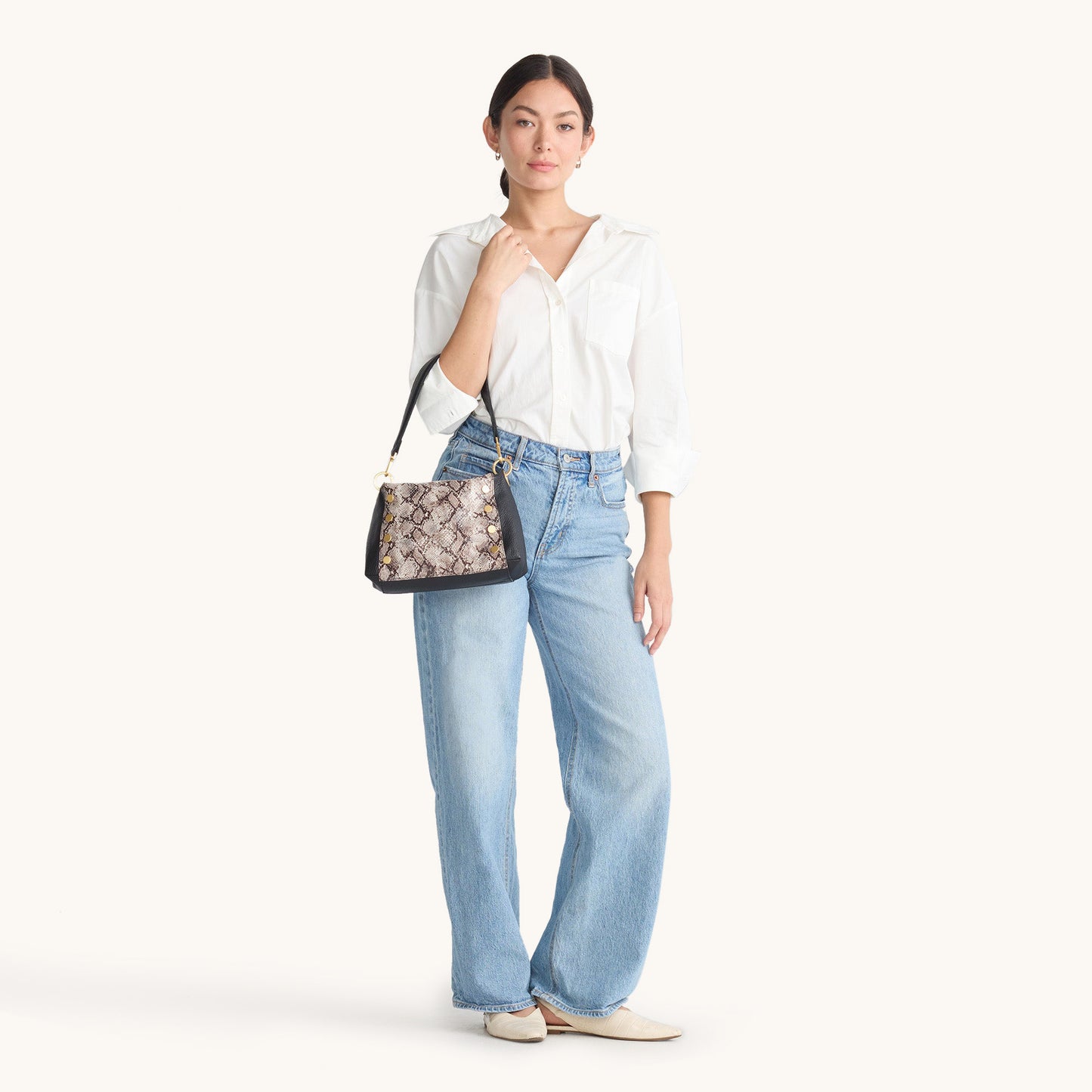 Model height is 5'7''