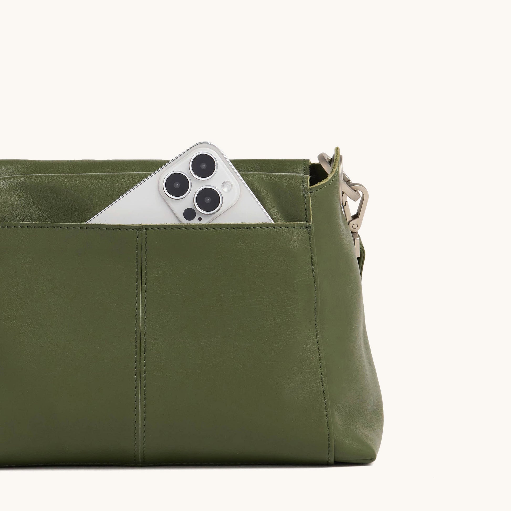 Bryant-Med-Landscape-Green-Back-Detail-View