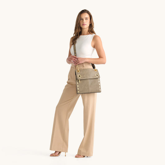 Montana-Rev-Blk-Pew-BG-Model-View