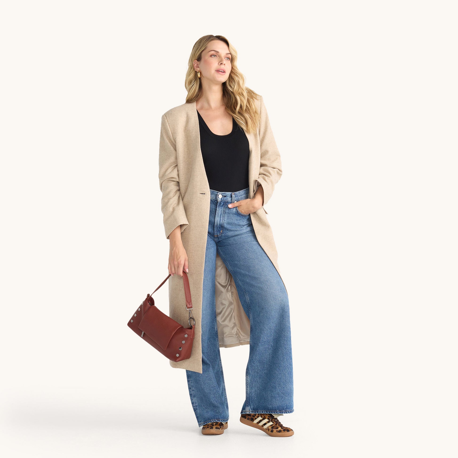 Model height is 5'9''